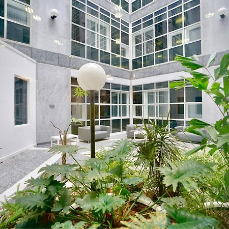Sleek & Stylish Apartment By Dh Aparthotels Peterborough Buitenkant foto