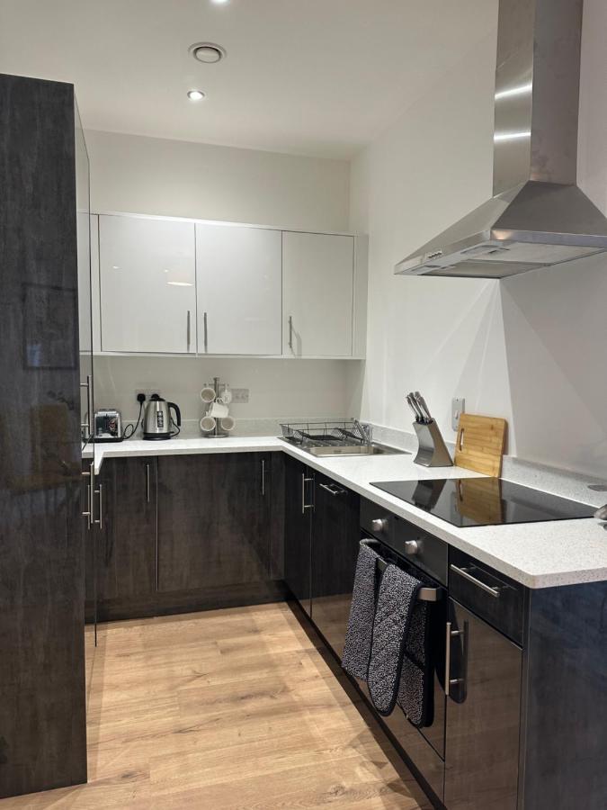 Sleek & Stylish Apartment By Dh Aparthotels Peterborough Buitenkant foto
