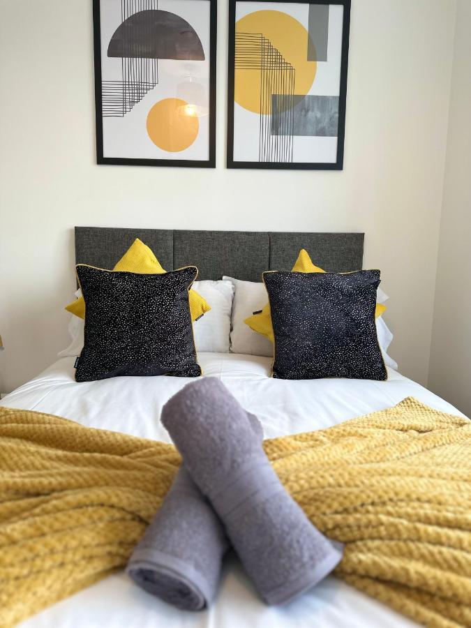 Sleek & Stylish Apartment By Dh Aparthotels Peterborough Buitenkant foto