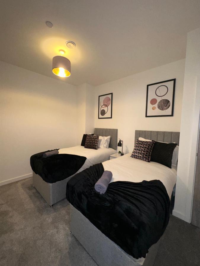 Sleek & Stylish Apartment By Dh Aparthotels Peterborough Buitenkant foto