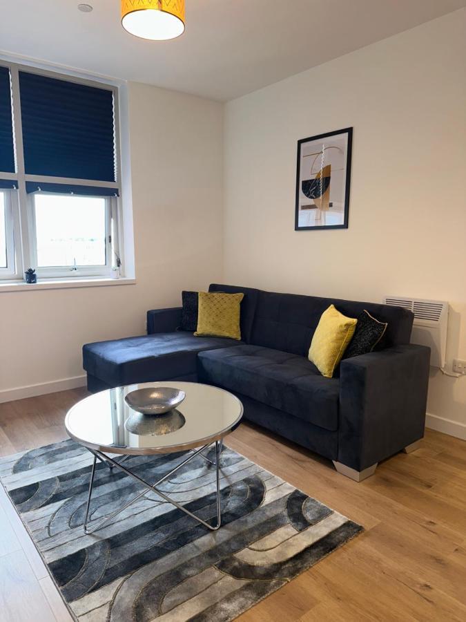Sleek & Stylish Apartment By Dh Aparthotels Peterborough Buitenkant foto