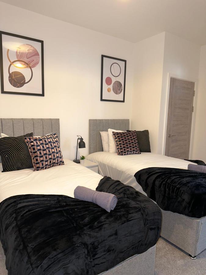 Sleek & Stylish Apartment By Dh Aparthotels Peterborough Buitenkant foto