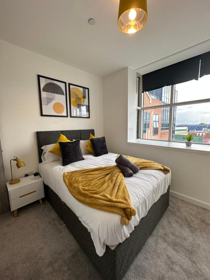 Sleek & Stylish Apartment By Dh Aparthotels Peterborough Buitenkant foto