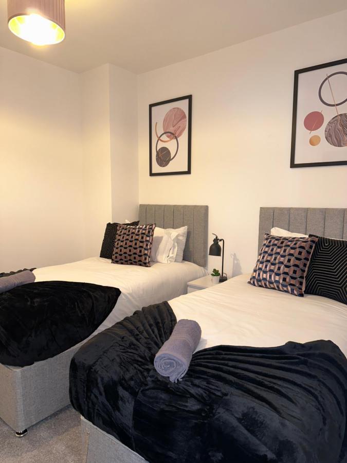 Sleek & Stylish Apartment By Dh Aparthotels Peterborough Buitenkant foto