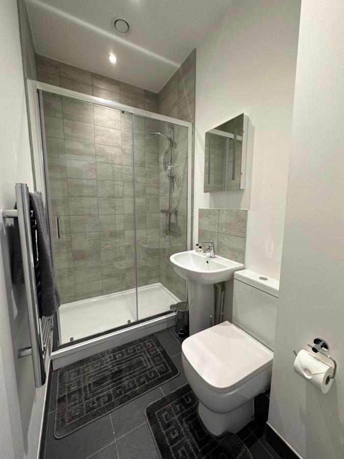 Sleek & Stylish Apartment By Dh Aparthotels Peterborough Buitenkant foto